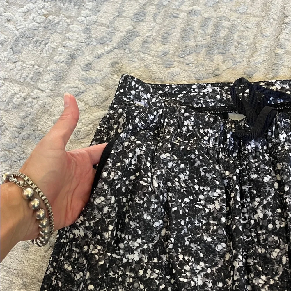 Lululemon Joggers Black and White Patterned Pants Dri fit material